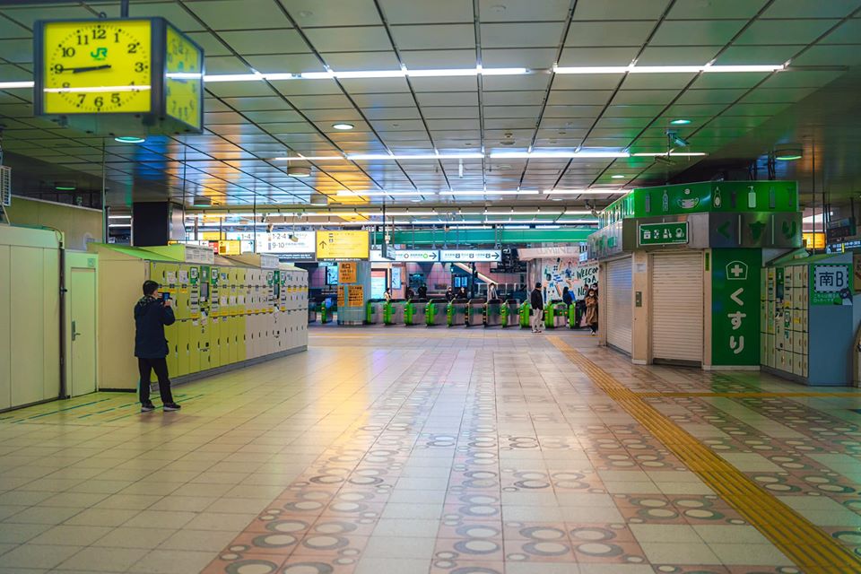 Shinjuku, a estação normalmente utilizada por milhões de passageiros (Akira Harigae)